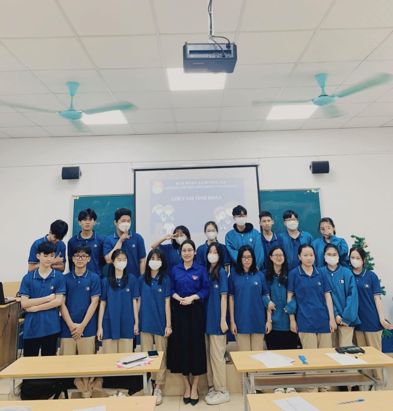 LỚP ĐOÀN VIÊN MỚI CHÀO MỪNG 26/03