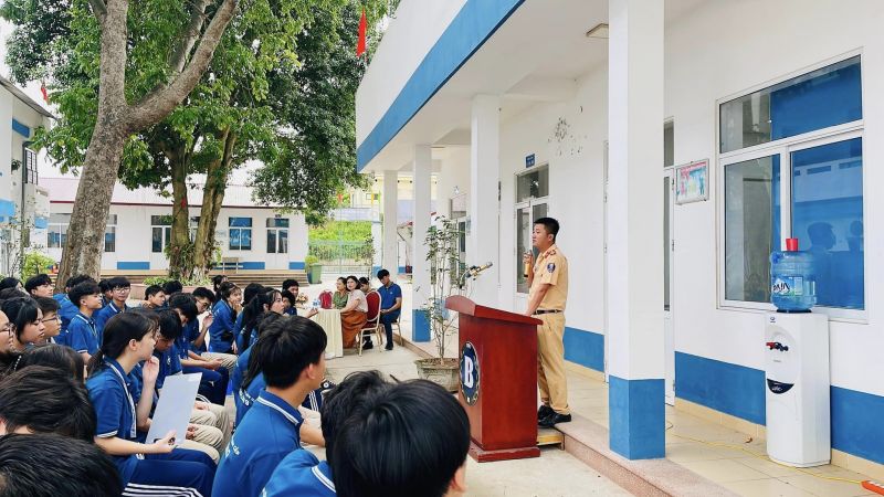 TUYÊN TRUYỀN, PHỔ BIẾN LUẬT AN TOÀN GIAO THÔNG