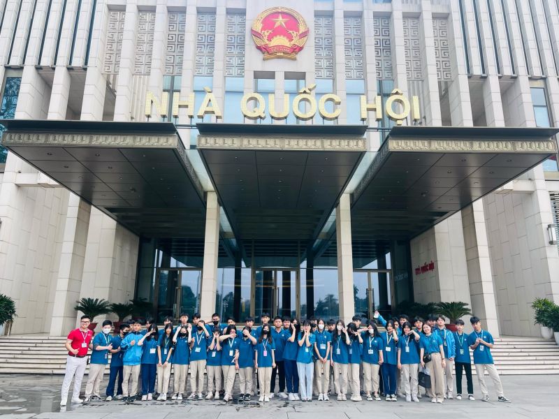HỌC SINH TRƯỜNG PTLC BẢO LONG HÀO HỨNG THAM QUAN TRẢI NGHIỆM NHÀ QUỐC HỘI VIỆT NAM