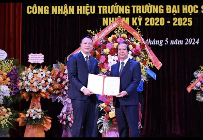 LÊ CÔNG BỐ QUYẾT ĐỊNH HIỆU TRƯỞNG TRƯỜNG ĐẠI HỌC SƯ PHẠM HÀ NỘI