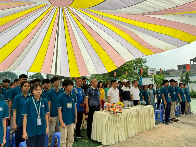 LỄ BẾ GIẢNG NĂM 2023-2024 VÀ KHAI MẠC CÁC CLB THỂ THAO HÈ