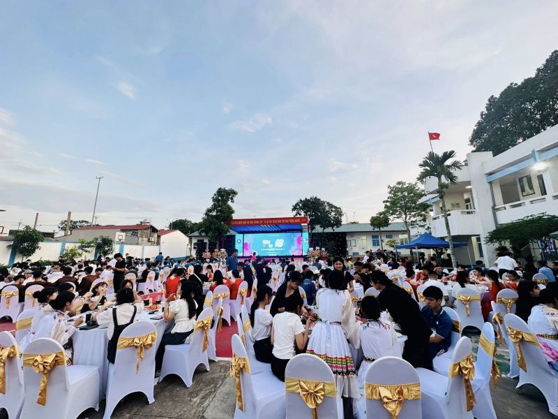 LỄ TRI ÂN - TRƯỞNG THÀNH CHO HỌC SINH KHỐI 12 TRƯỜNG PTLC BẢO LONG