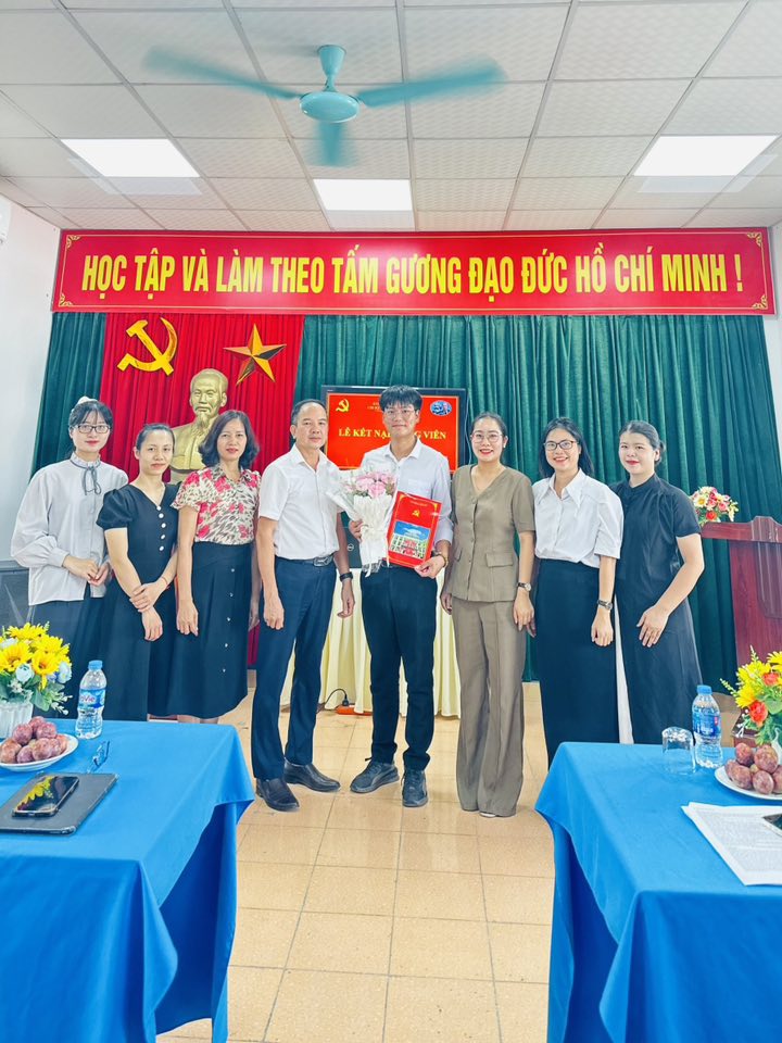 LỄ KẾT NẠP ĐẢNG VIÊN MỚI