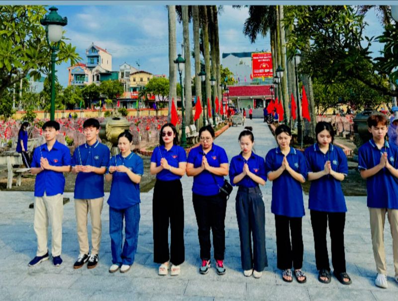 RA QUÂN NGÀY CHỦ NHẬT XANH