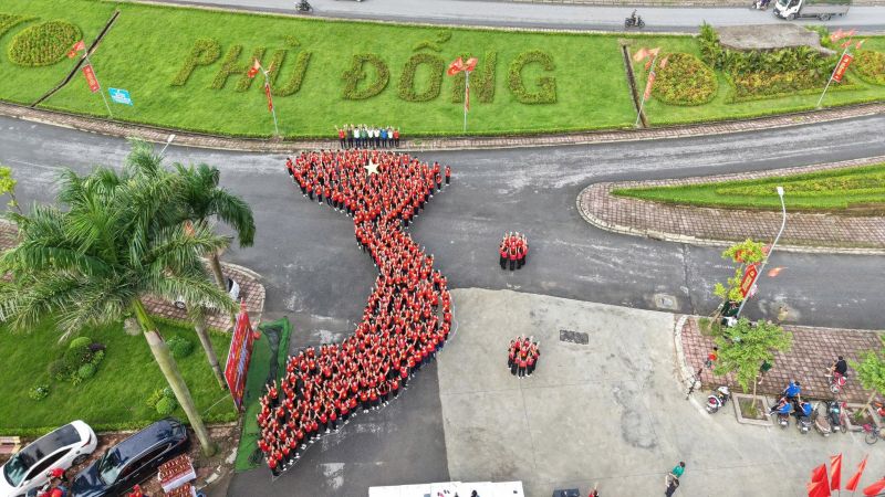 KHI TÌNH YÊU TỔ QUỐC ĐƯỢC THẮP SÁNG BẰNG NHIỀU CÁCH KHÁC NHAU