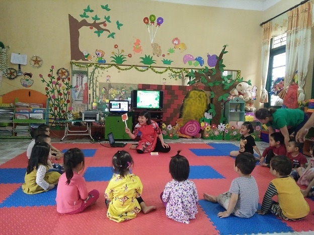 Tổ chức hoạt động phát triển ngôn ngữ qua bài thơ: "Đèn xanh, đèn đỏ" ở lớp nhà trẻ 2TB