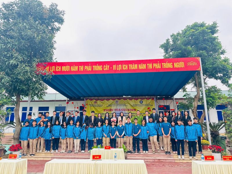 PHIÊN TÒA GIẢ ĐỊNH: ĐƯA PHÁP LUẬT VÀO HỌC ĐƯỜNG BẢO LONG