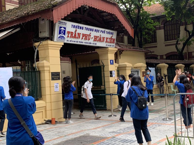 Thí sinh Hà Nội kết thúc kỳ thi vào lớp 10 công lập không chuyên