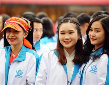 Một số kinh nghiệm tổ chức hoạt động học cho học sinh trung học thông qua các hoạt động trải nghiệm trong môn Vật lí