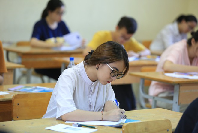 Tốt nghiệp THPT 2021: Đề thi thật sẽ dễ hơn đề minh họa