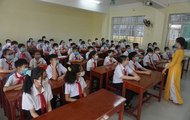 Hình ảnh khác lạ của học sinh Hà Nội trong ngày đầu đi học sau giãn cách